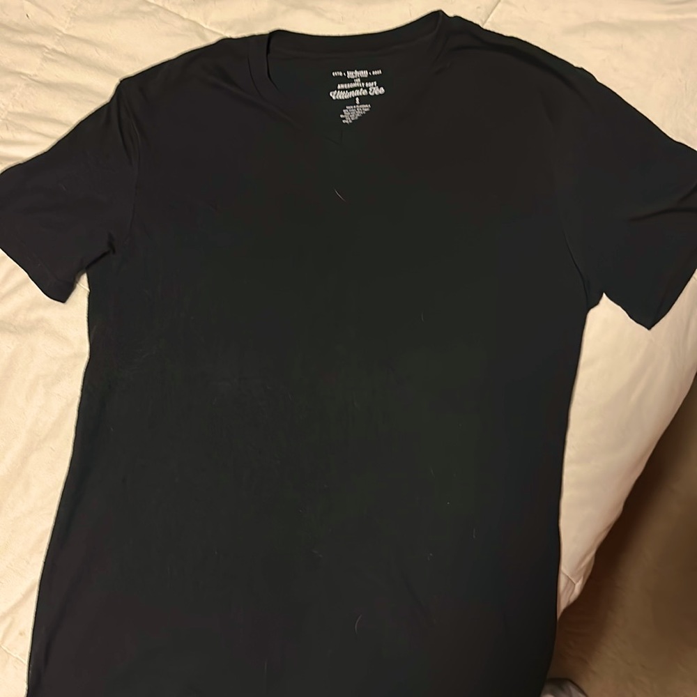 Black Tee. Urban pipeline. Small